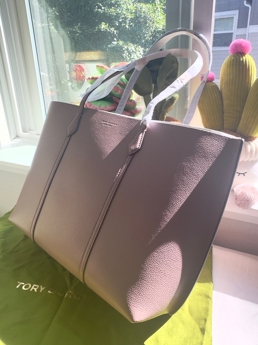 NWT🪻 Tory Burch Perry Tote in Light Mauve | Leather Tote Bag (Fits 13" Laptop) - Picture 3 of 15